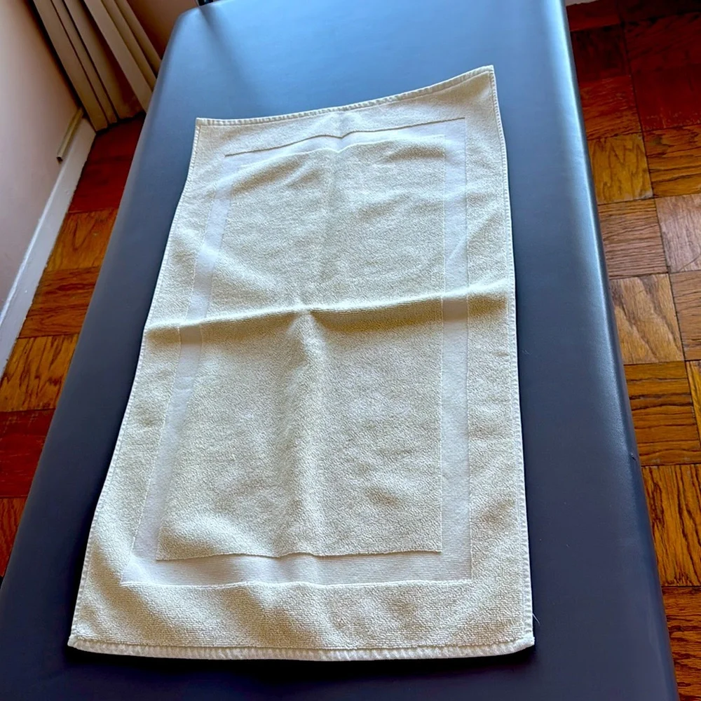Coyuchi Bath Mat in mint color